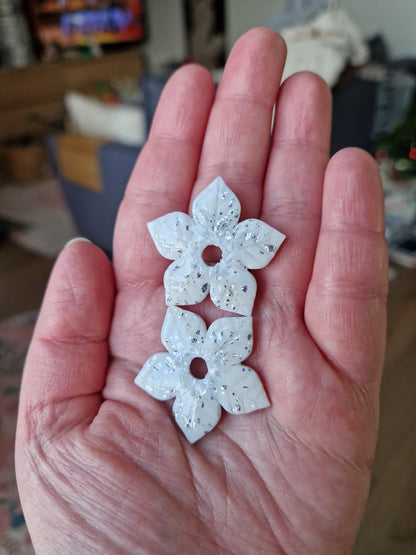 Pampilles "Fleurs de Noël" grandes (sans créoles) blanc/argent 🤍🩶