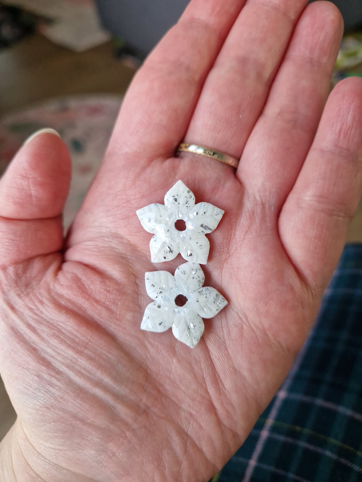 Pampilles "Fleurs de Noël" moyennes (sans créoles) blanc argent 🤍🩶