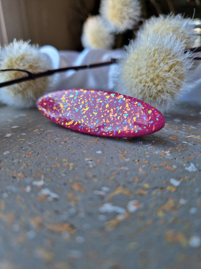 Barrette rose paillettes.