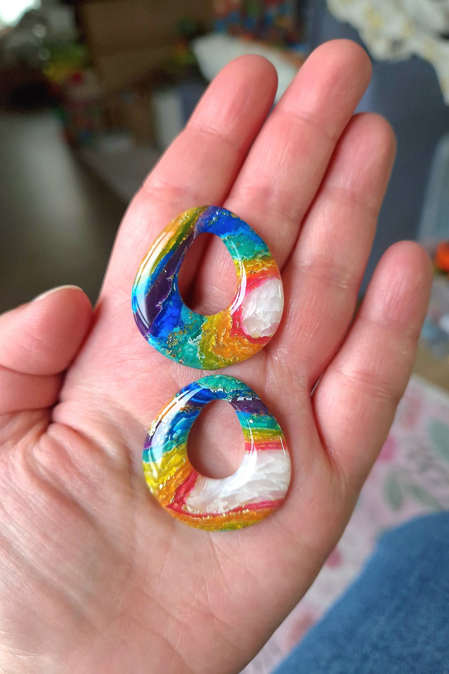 Pampilles pierre d'agate Rainbow 🌈  finition brillante (sans créoles).