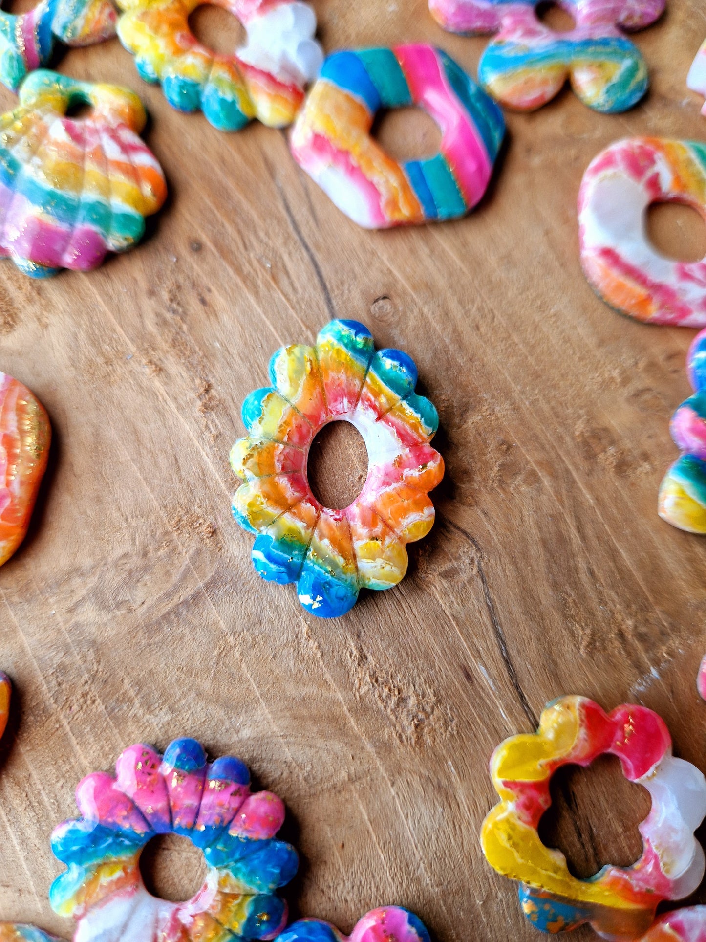 Pampilles pierre d'agate Rainbow 🌈  finition brillante (sans créoles).