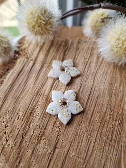 Pampilles "Fleurs de Noël" moyennes (sans créoles) blanc et or 🤍💛.