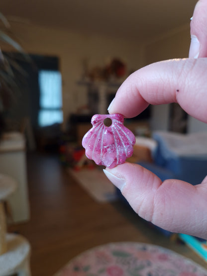 Les pampilles "La vie en rose 🩷" (sans créoles) finition brillante.
