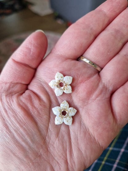 Pampilles "Fleurs de Noël" petites (sans créoles) blanc et or 🤍💛