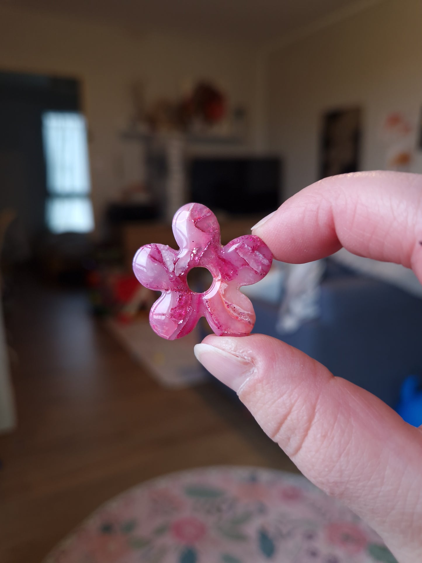 Les pampilles "La vie en rose 🩷" (sans créoles) finition brillante.