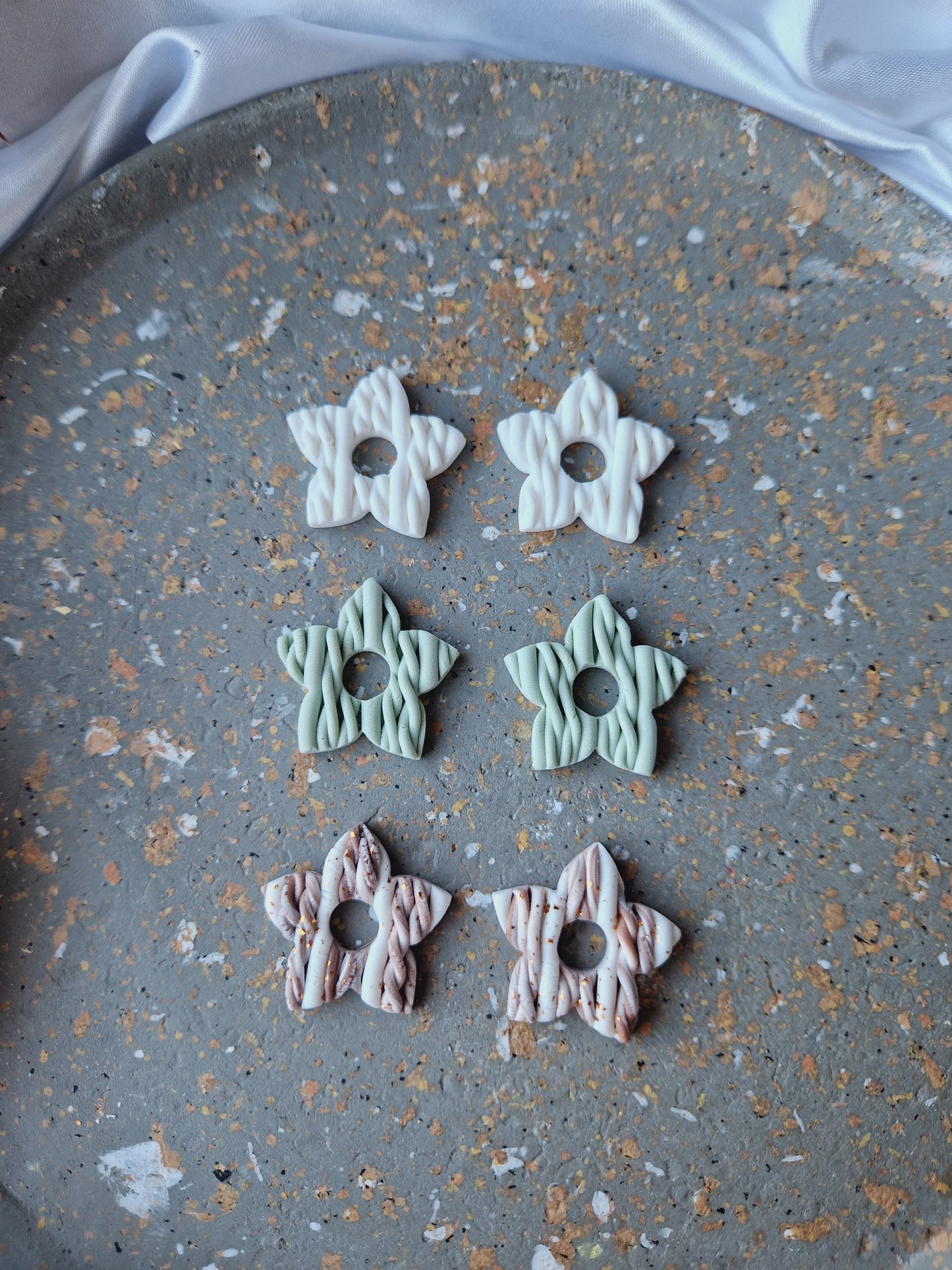 Pampilles effet mailles 🧶 mates.(sans créoles).