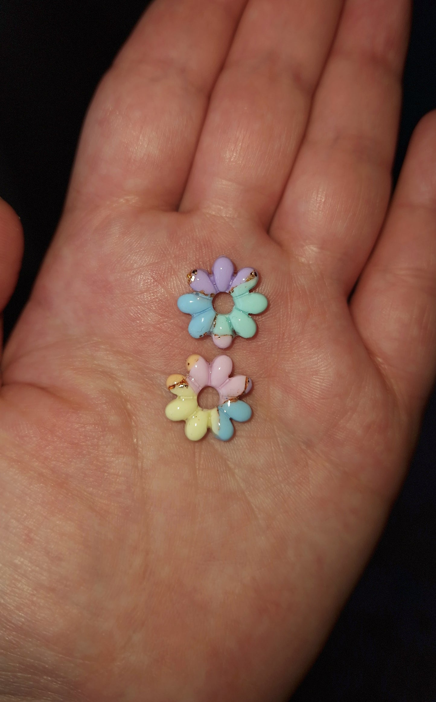 Minies pampilles "Douceur Pastelle 💐" (vendues sans créoles) finition brillante.