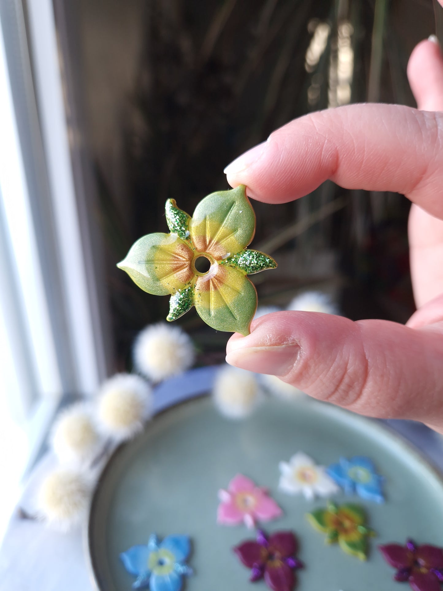 Les pampilles "Orchidées" 🌸 (sans créoles) finition brillante.