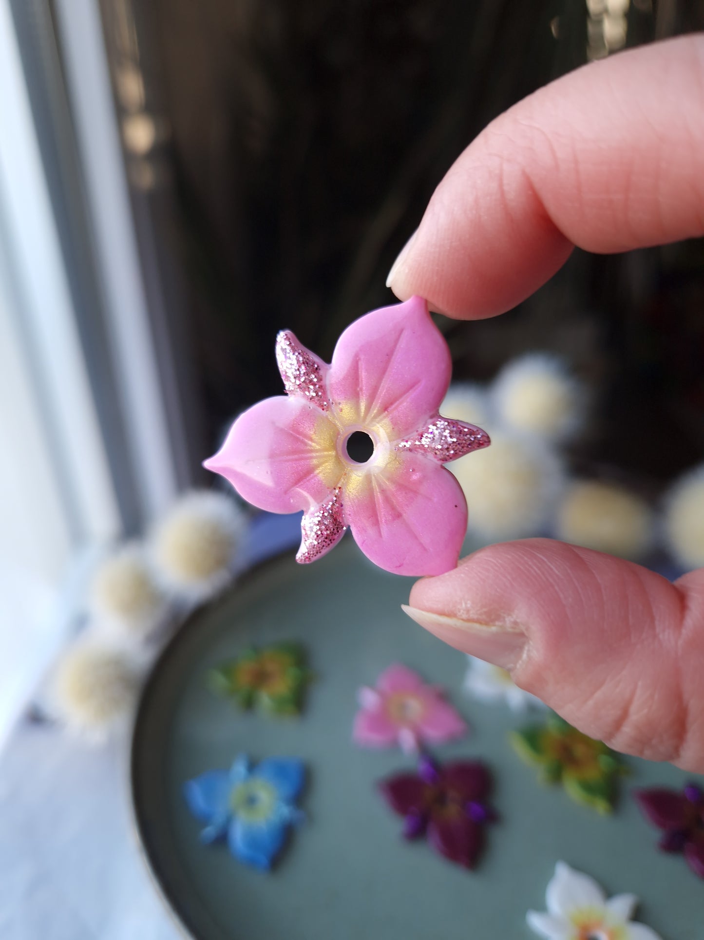 Les pampilles "Orchidées" 🌸 (sans créoles) finition brillante.